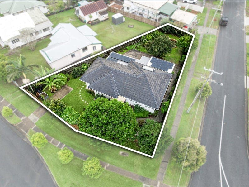 7 Sandy Camp Road, Wynnum — photo 1 of 5