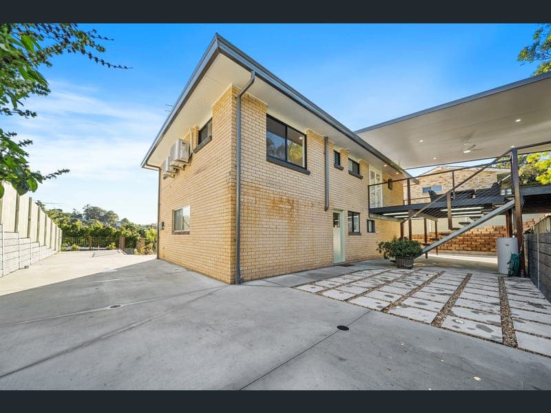 4 Romford Drive, Rochedale South — photo 1 of 5