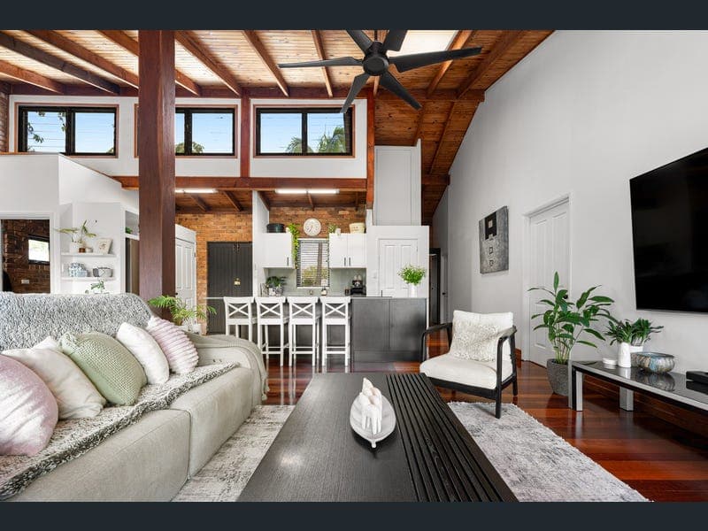 808 Cavendish Road, Holland Park — photo 1 of 5