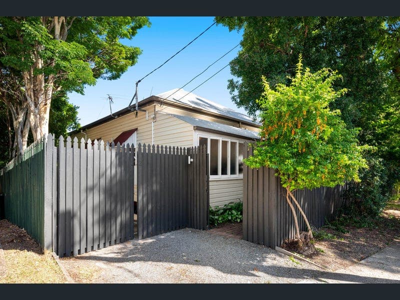 32 Windsor Road, Red Hill — photo 1 of 5