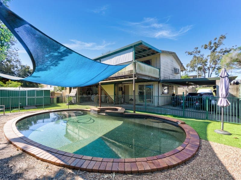 2 Lachlan Avenue, Molendinar — photo 1 of 5