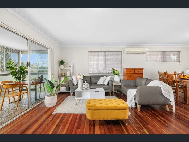 15 Miandetta Street, Mansfield — photo 1 of 5
