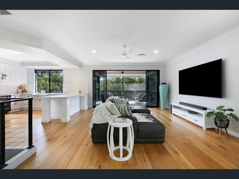 8 Grampian Court, Reedy Creek — photo 1 of 5