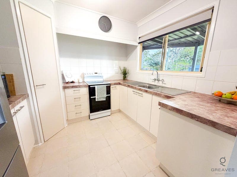 54 Gunsynd Grove, Branyan — photo 1 of 5