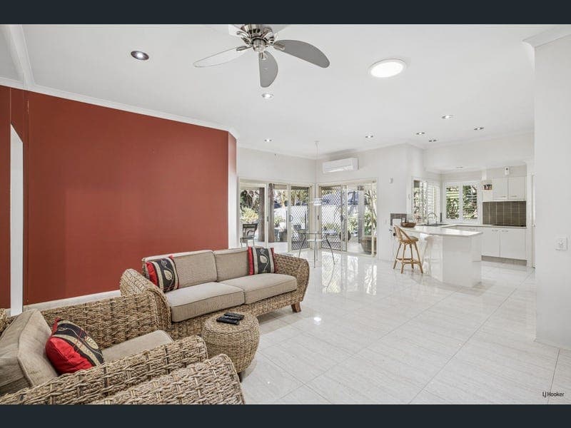 10 Wyllie Way, Reedy Creek — photo 1 of 5