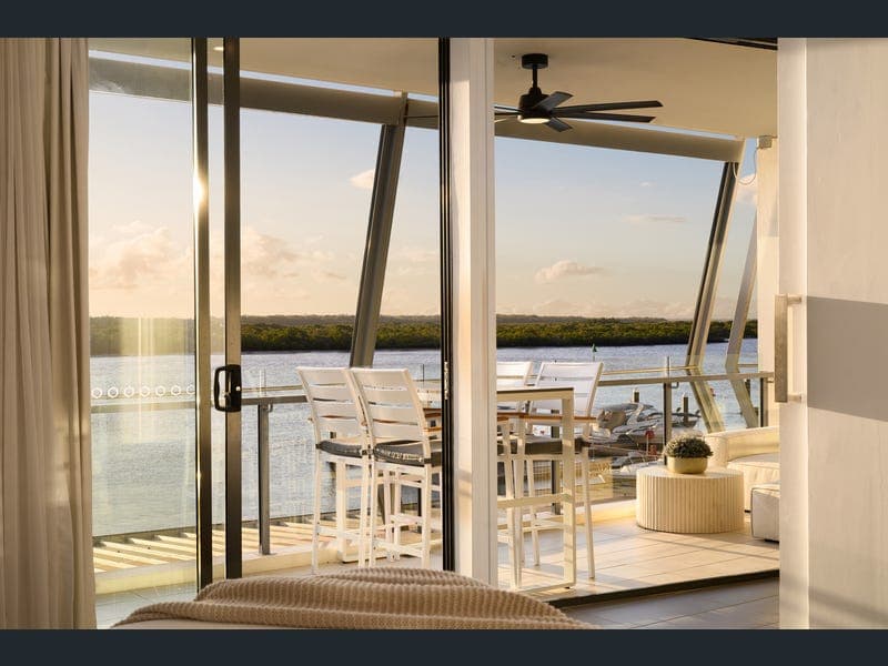 3204/4 Marina Promenade, Paradise Point — photo 1 of 5
