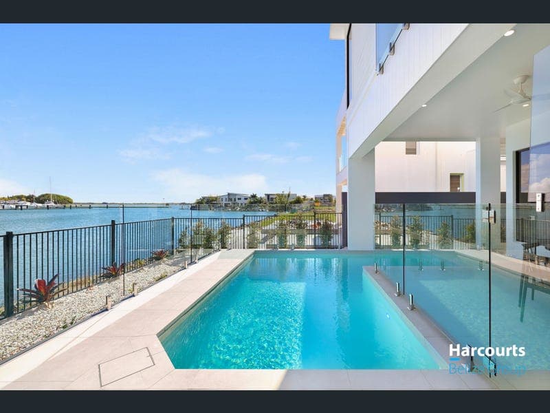60 Marina Parade, Jacobs Well — photo 1 of 5