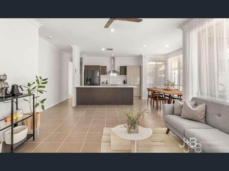 60 Denham Crescent, North Lakes — photo 1 of 5