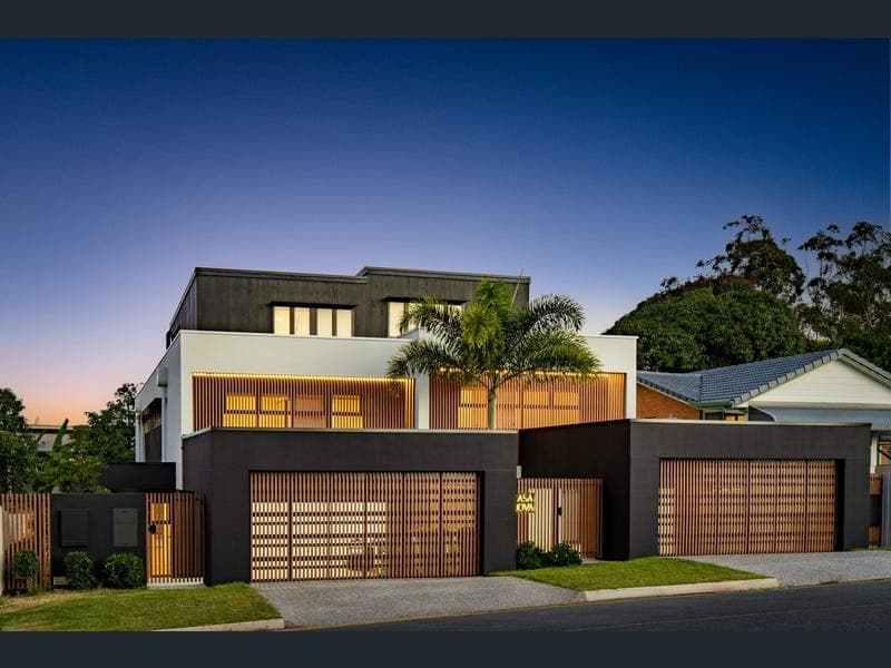 4 Cooper Parade, Southport — photo 1 of 5