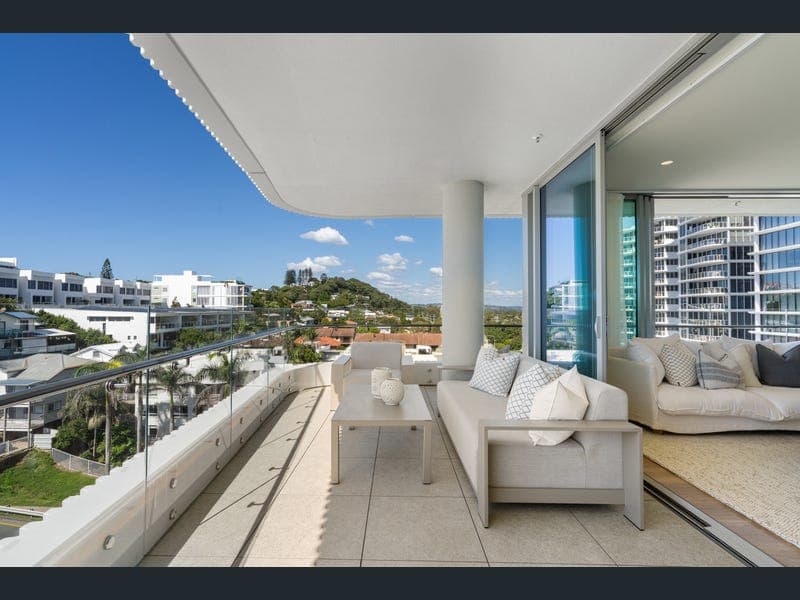 607/4 Miles Street, Kirra — photo 1 of 5