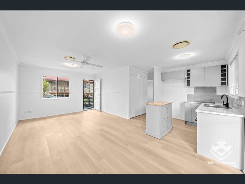 1 Mountain Ash Crescent, Stapylton — photo 1 of 5
