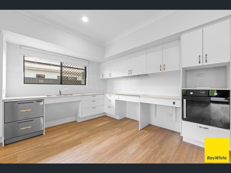 4 Kahili Crescent, Bentley Park — photo 1 of 5