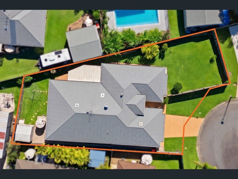 5 Parklane Court, Bellmere — photo 1 of 5