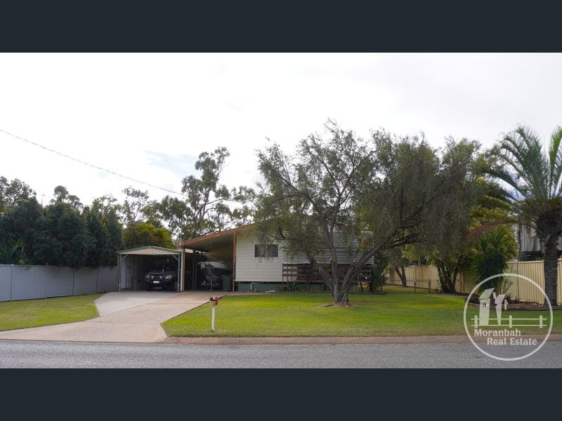 15 Jackson Ave, Moranbah — photo 1 of 5