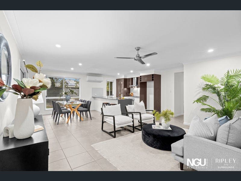 1 Fitzpatrick Circuit, Augustine Heights — photo 1 of 5