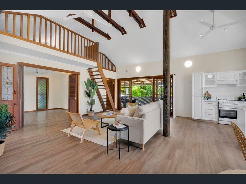 8 Chaplain Avenue, Manunda — photo 1 of 5