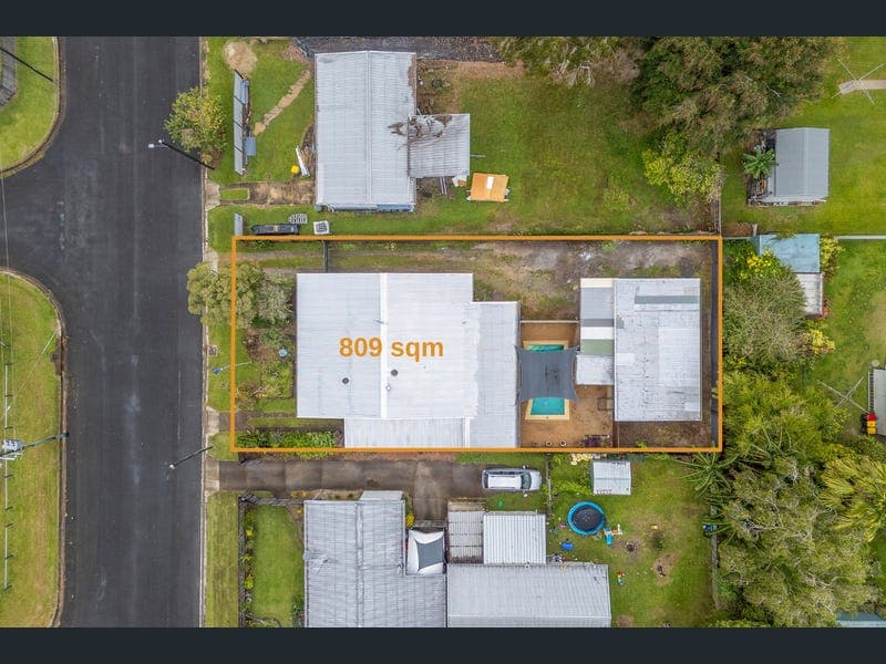 9 Leslie Street, Mooroobool — photo 1 of 5