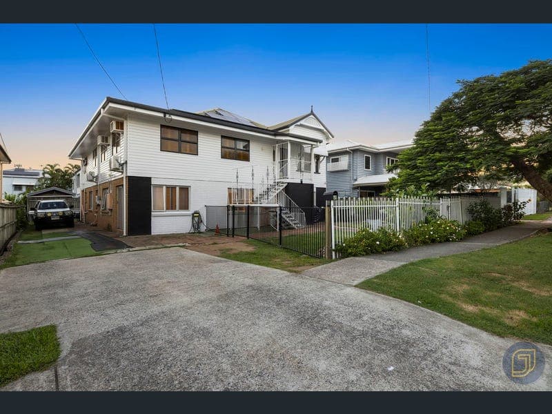 49 Norman Street, Wooloowin — photo 1 of 5