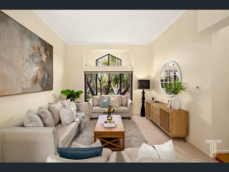 11 Homewood Place, Carindale — photo 1 of 5