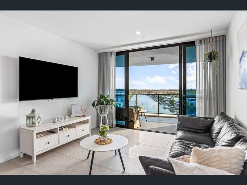 5702/5 Harbour Side Court, Biggera Waters — photo 1 of 5