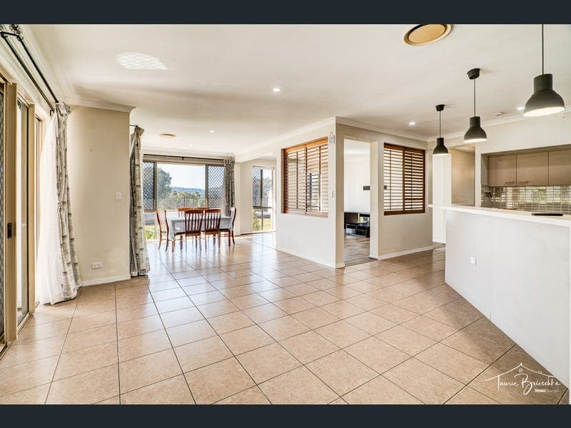 15 Harwood Street, Kensington Grove — photo 1 of 5