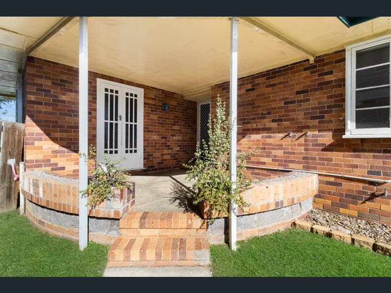 45 King, Woody Point — photo 1 of 5