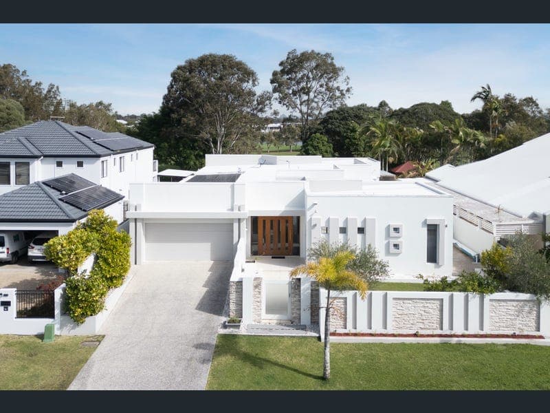 4 Silky Oak Place, Pelican Waters — photo 1 of 5