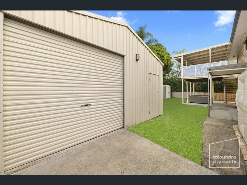 11 Brier Court, Golden Beach — photo 1 of 5