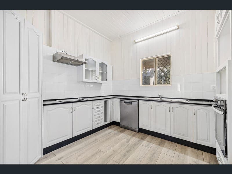 2 Cribb Street, Mount Morgan — photo 1 of 5