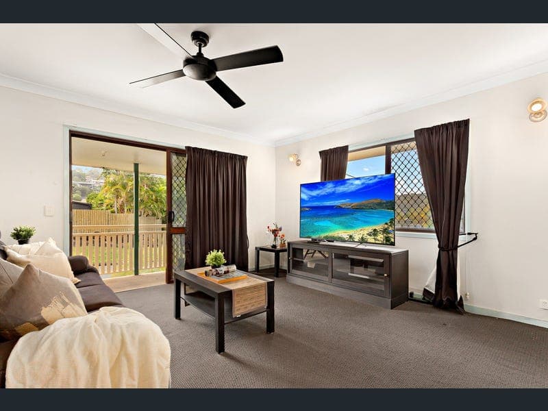 29 Rholanda Crescent, Springwood — photo 1 of 5