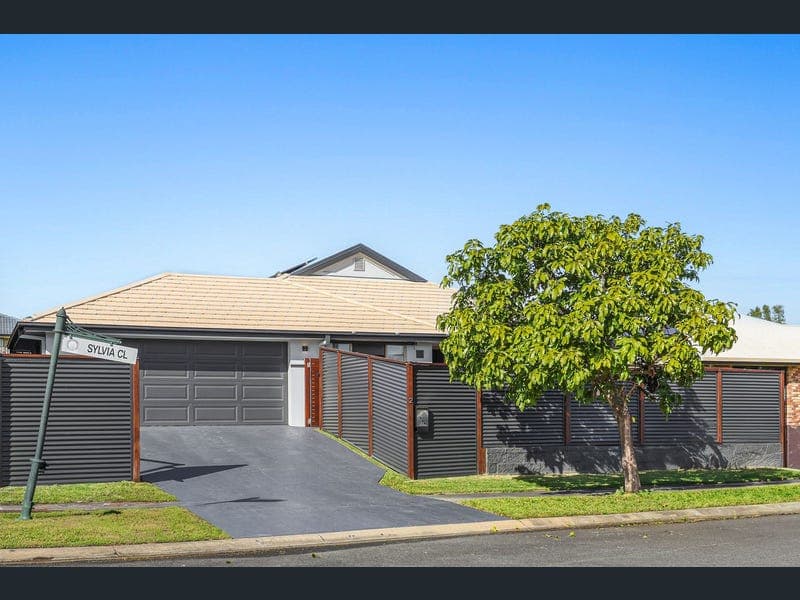 2 Sylvia Close, Pacific Pines — photo 1 of 5