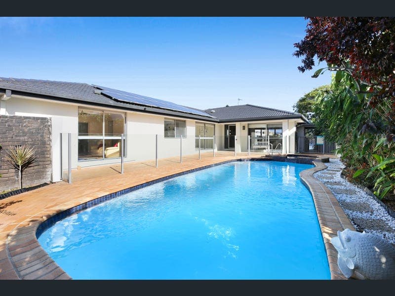 4 Peter Blondell Drive, Mermaid Waters — photo 1 of 5