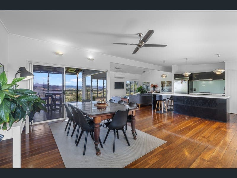 18 Kauri Court, Chatsworth — photo 1 of 5