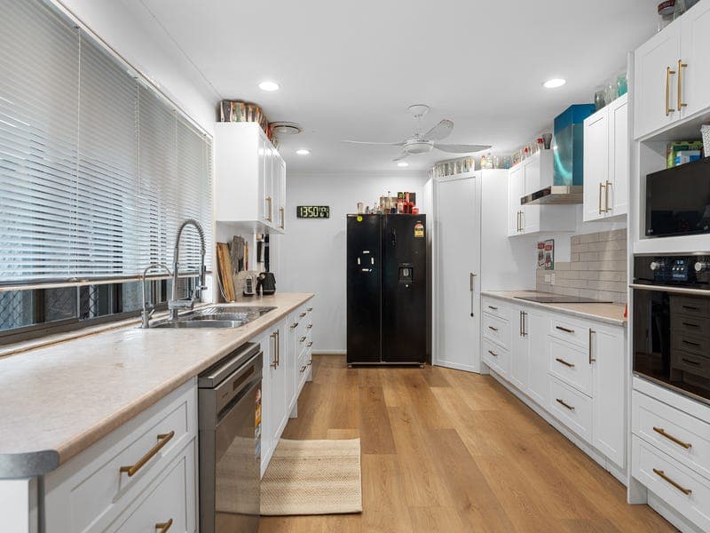 3 Lugano Street, Riverhills — photo 1 of 5