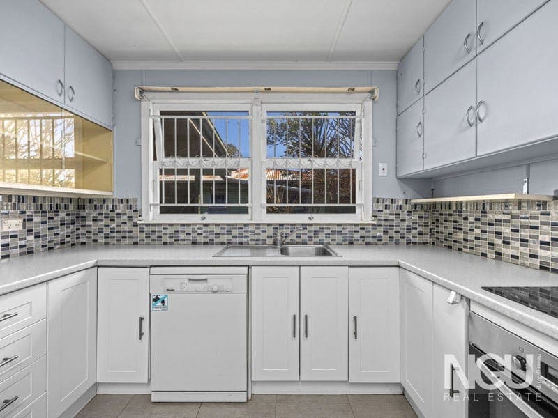 76 Robertson Road, Eastern Heights — photo 1 of 5