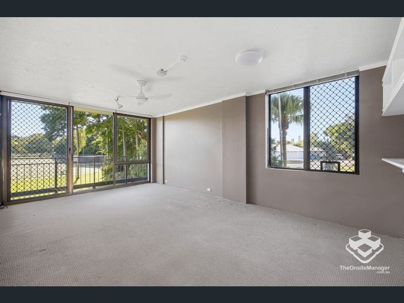 1/13 Fairway Drive, Clear Island Waters — photo 1 of 5