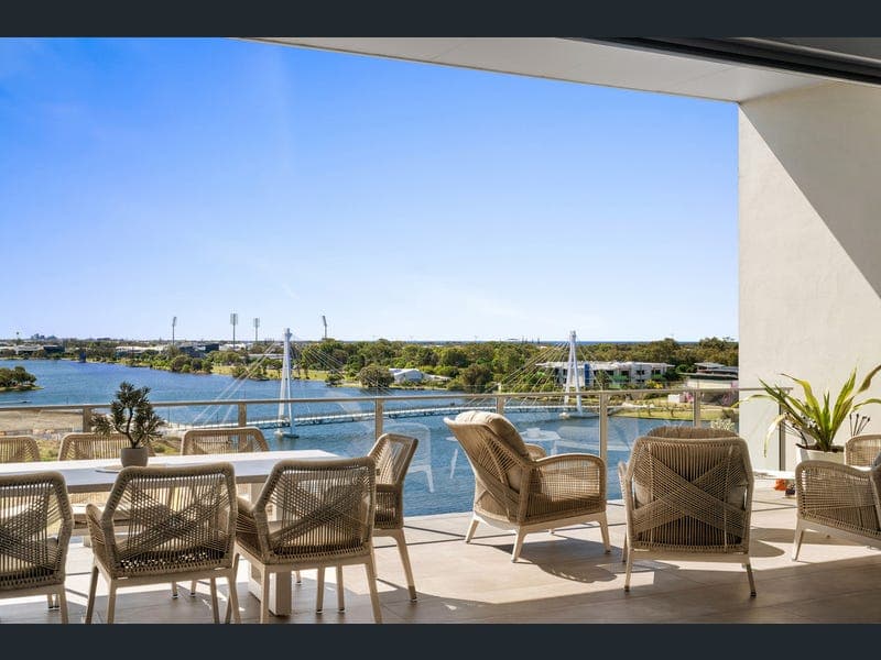 803/1 Waterside Retreat, Birtinya — photo 1 of 5