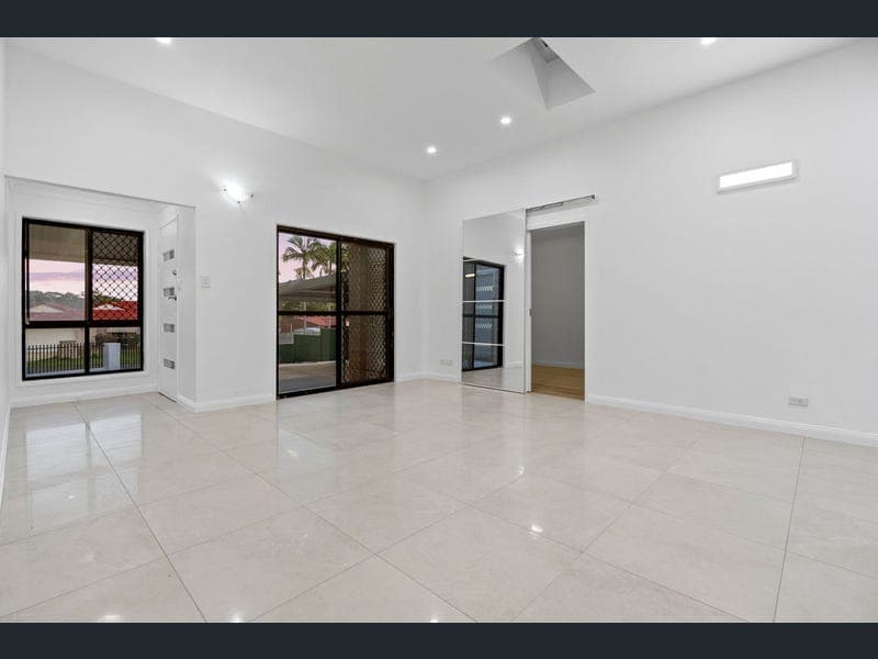 30 Williams Way, Calamvale — photo 1 of 5