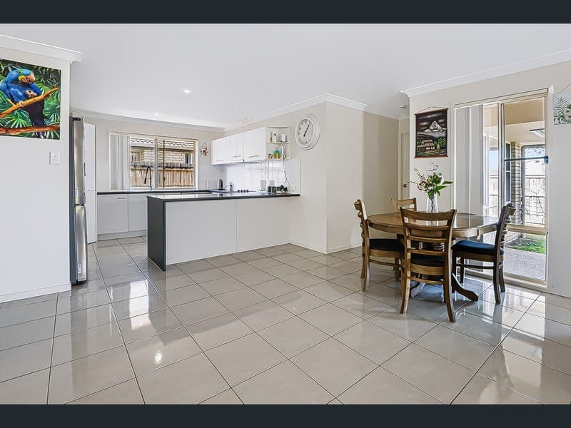 12 Highside Court, Morayfield — photo 1 of 5