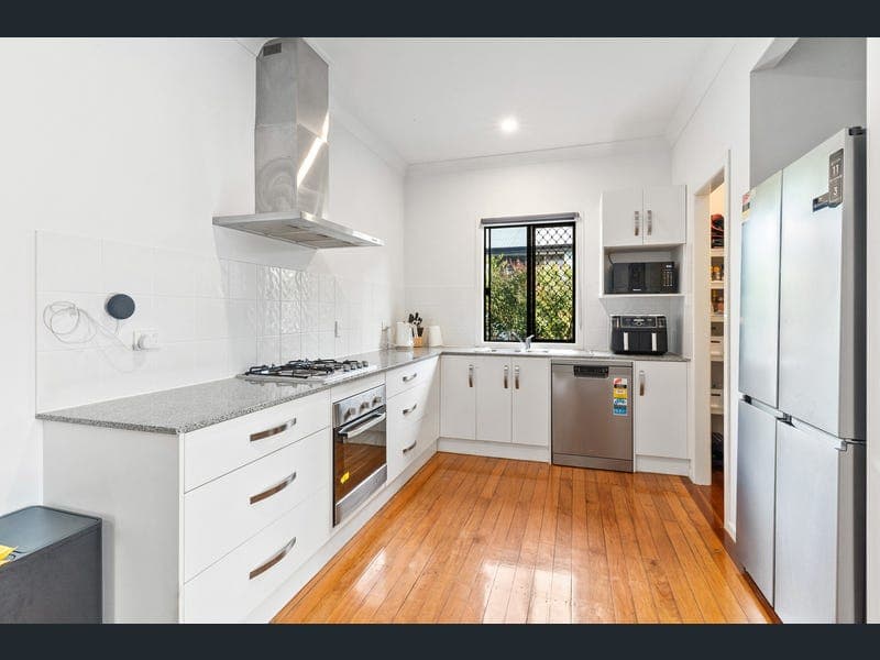 26 Livermore Street, Wandal — photo 1 of 5