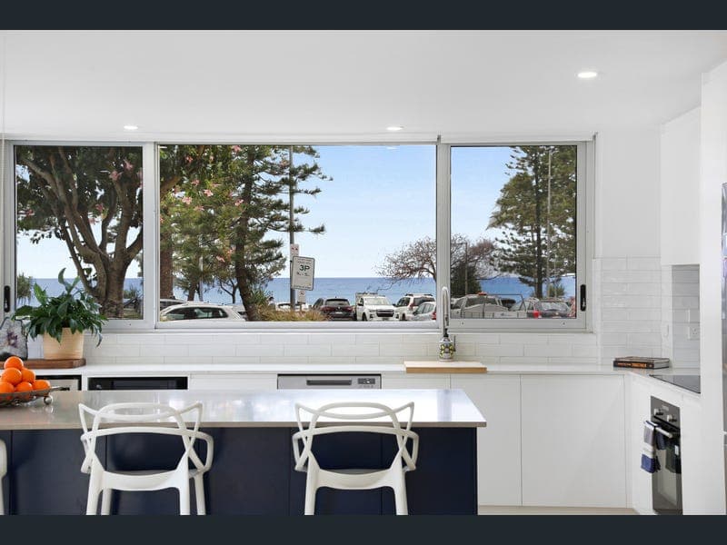 1/24 The Esplanade, Burleigh Heads — photo 1 of 5