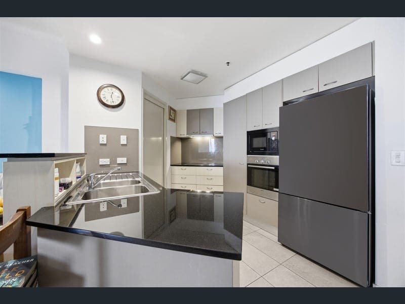 3133/21 Cypress Avenue, Surfers Paradise — photo 1 of 5