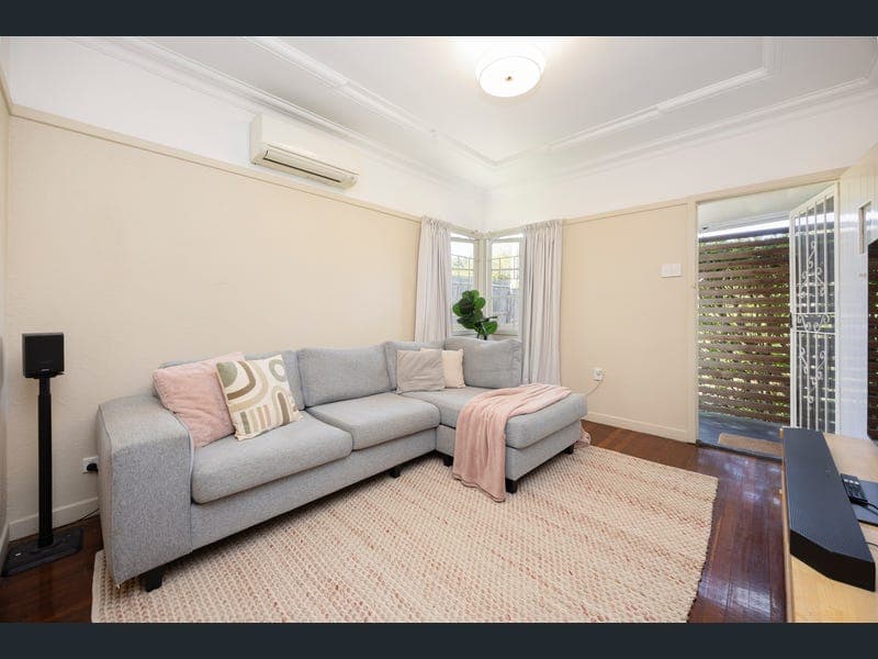 112 Chaucer Street, Moorooka — photo 1 of 5