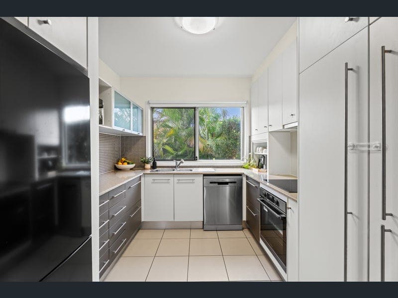 36/80 Moolyyir Street, Urangan — photo 1 of 5