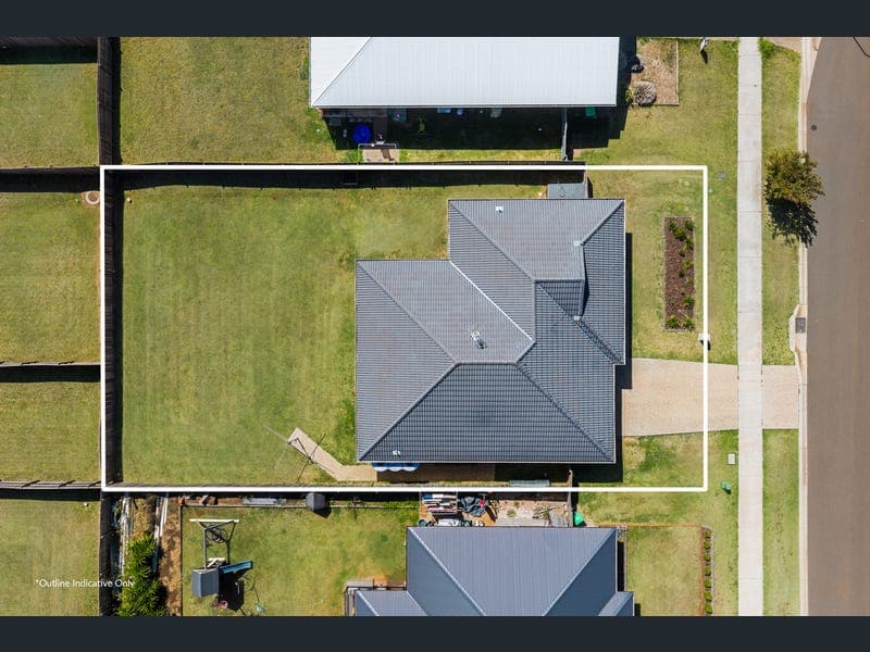 18 Myrtleford Crescent, Cambooya — photo 1 of 5