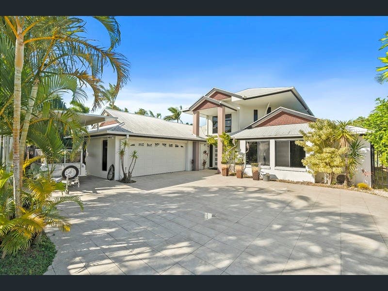 5 Seaside Drive, Banksia Beach — photo 1 of 5