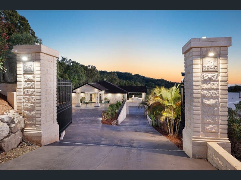 21A Grandview Terrace, Tallai — photo 1 of 5