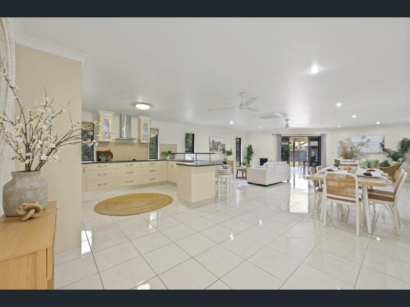 13 Collett Court, Marian — photo 1 of 5