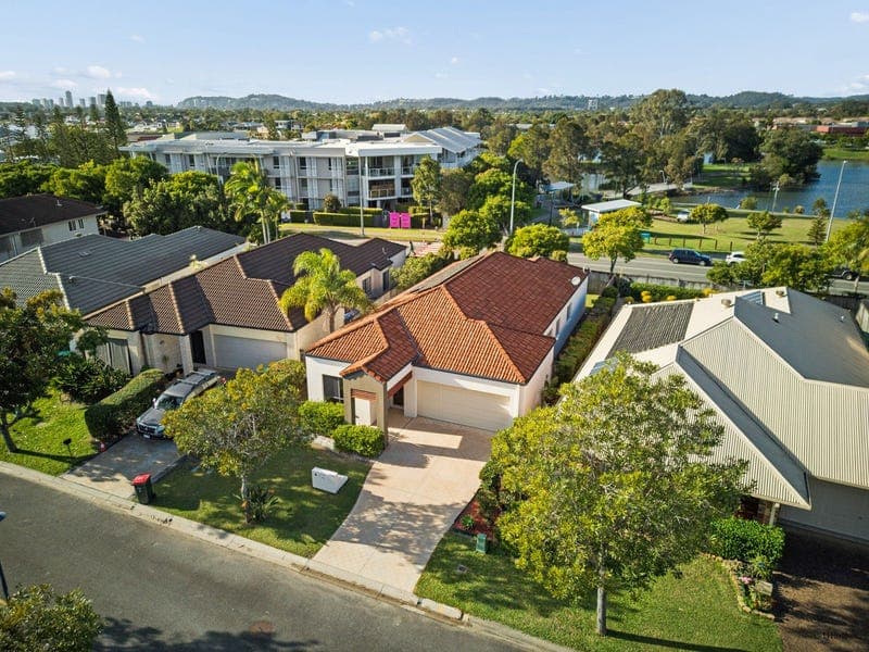 8 Morea Court, Varsity Lakes — photo 1 of 5