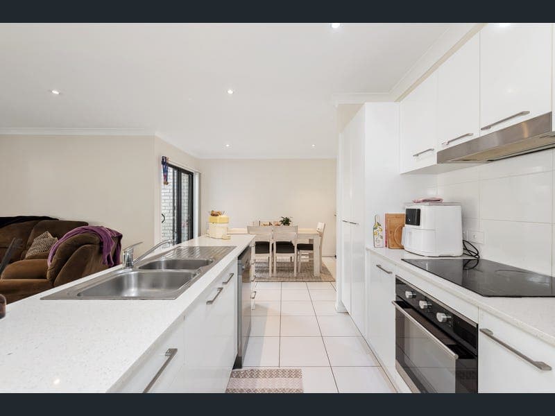 2/17 Chrome Drive, Pimpama — photo 1 of 5
